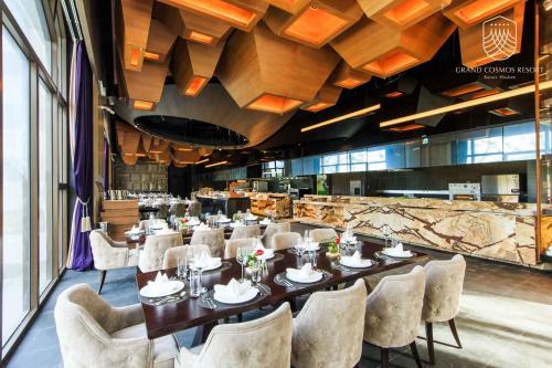 Restaurant, Grand Cosmos Resort Ruisui Hualien in Ruisui Township Restaurant, Grand Cosmos Resort Ruisui Hualien in Ruisui Township
