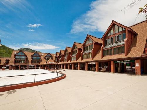 在meiguo.com看到的Lodge At Mountain Village by Lespri Management的介绍图片