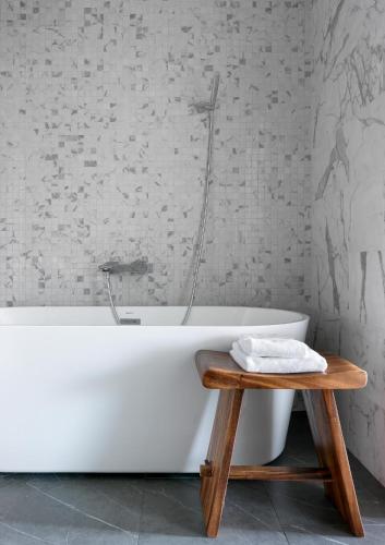 Fürdőszoba, Design Boutique Hotel 39 by SATEEN GROUP in Donrostov Fürdőszoba, Design Boutique Hotel 39 by SATEEN GROUP in Donrostov
