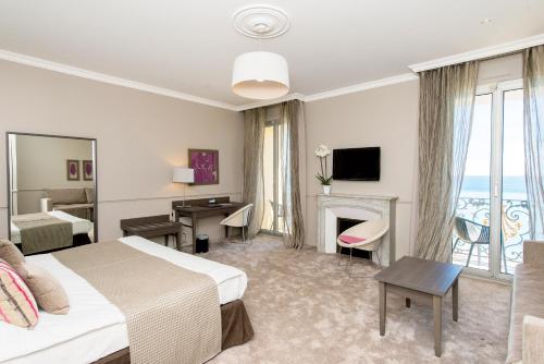 Hotel Le Royal Promenade des Anglais near Blue Beach Hotel Le Royal Promenade des Anglais near Blue Beach