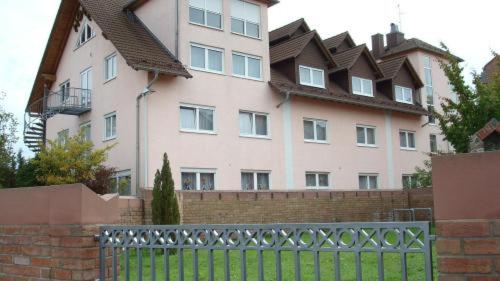Entrada, Hotel zur Eisenbahn in Rodgau Entrada, Hotel zur Eisenbahn in Rodgau