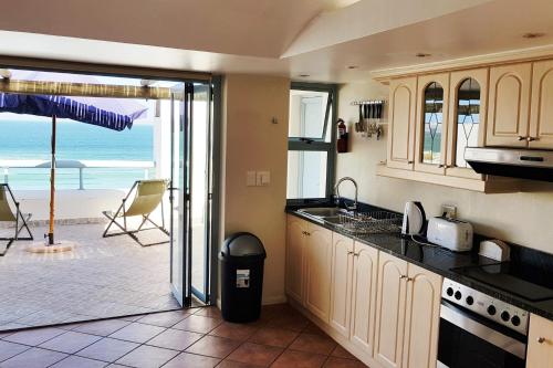 Kitchen, On the Beach 1 in Langebaan Kitchen, On the Beach 1 in Langebaan