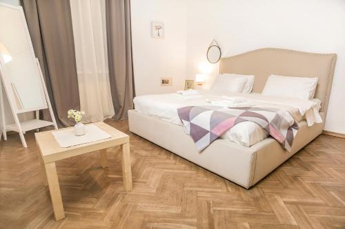 Tbilisi center 2 BD 80sq with Balcony and High ceiling