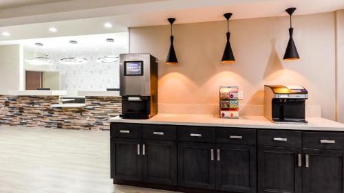 Food and beverages, Hollywood Inn Suites Hotel in LAX – Los Angeles International Airport Food and beverages, Hollywood Inn Suites Hotel in LAX – Los Angeles International Airport