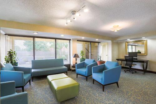 Lobby, Days Inn by Wyndham Newark Wilmington in Newark (DE) Lobby, Days Inn by Wyndham Newark Wilmington in Newark (DE)