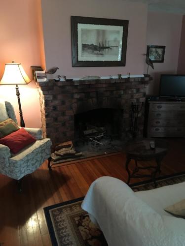 This photo about House on Chase Creek shared on HyHotel.com