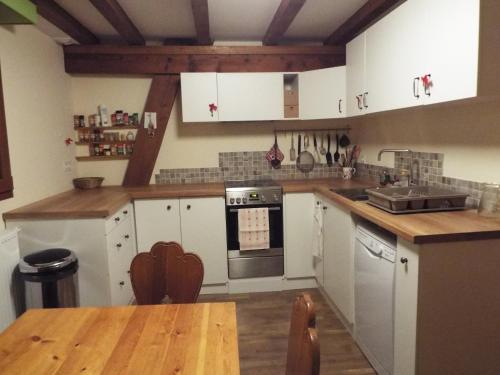 Cocina, Chez Marguerite Gites a la ferme in Horbourg-Wihr Cocina, Chez Marguerite Gites a la ferme in Horbourg-Wihr