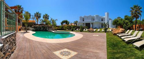 Úszómedence, Apartamentos Turisticos Bahia De Trafalgar in Zahora Úszómedence, Apartamentos Turisticos Bahia De Trafalgar in Zahora