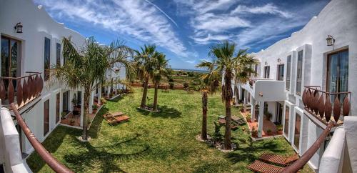 Kert, Apartamentos Turisticos Bahia De Trafalgar in Zahora Kert, Apartamentos Turisticos Bahia De Trafalgar in Zahora