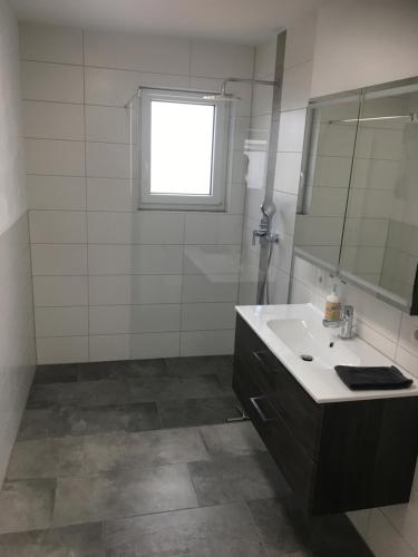 Bathroom, Sunnesching in Schuld Bathroom, Sunnesching in Schuld