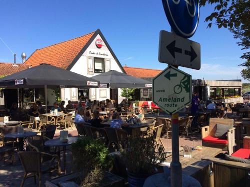 Appartementen STRANDHUYS en DE VUURTOREN, beg grond met eigen TERRAS -eigen KEUKEN - Incl Verwarmd B in Ameland Appartementen STRANDHUYS en DE VUURTOREN, beg grond met eigen TERRAS -eigen KEUKEN - Incl Verwarmd B in Ameland