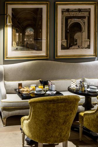 Bar/lounge, Charles V in 4th - The Marais Bar/lounge, Charles V in 4th - The Marais