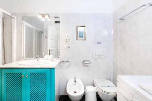 This photo about Apartamentos Almoraide Suites shared on HyHotel.com