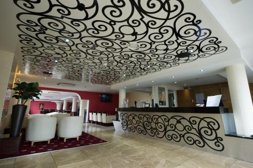 Lobby, Ramada by Wyndham Oldbury Birmingham in Oldbury Lobby, Ramada by Wyndham Oldbury Birmingham in Oldbury