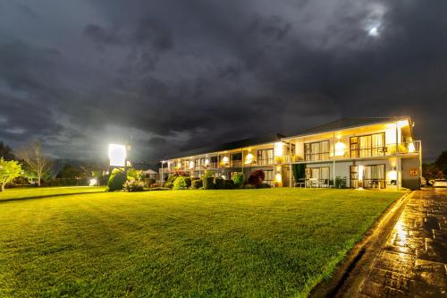 Lakeside Motel & Apartments in Те Анау Lakeside Motel & Apartments in Те Анау