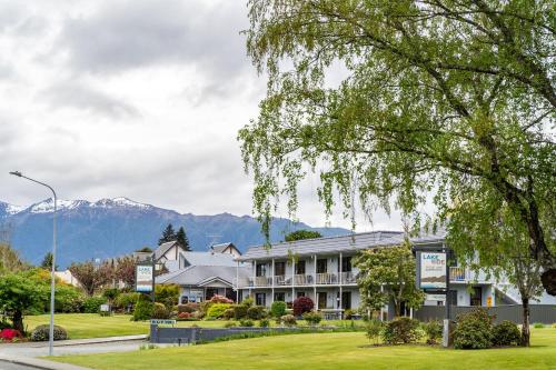 Lakeside Motel & Apartments in Te Anau Lakeside Motel & Apartments in Te Anau