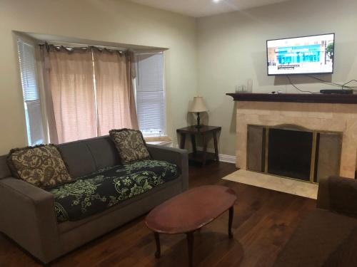 Hotel Unique 2 Bedroom Home in Burbank