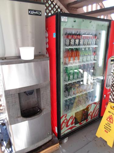 在meiguo.com看到的纽瓦克EZ 8汽车旅馆的介绍图片