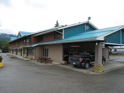 Bejárat, Swiss Village Inn in Golden (BC) Bejárat, Swiss Village Inn in Golden (BC)