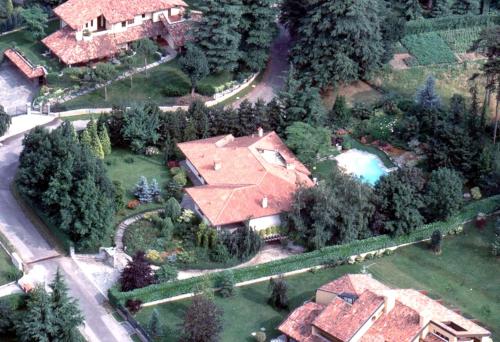 B-Splendida villa bifamiliare con piscina in Cassago Brianza B-Splendida villa bifamiliare con piscina in Cassago Brianza