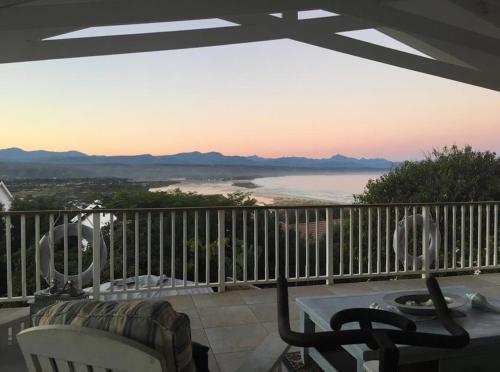 נוף, The Joneses in פלטנברג ביי נוף, The Joneses in פלטנברג ביי