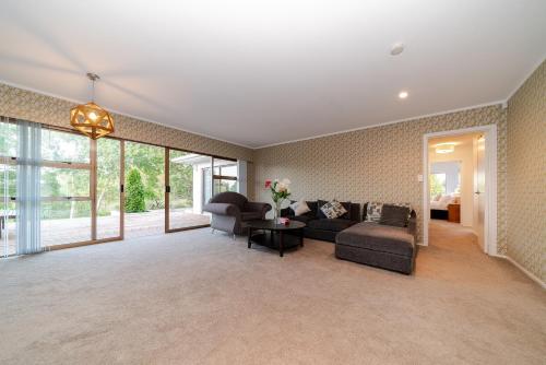 Riverhead Lifestyle 4 Bdrm Villa+Superior Entertaining facilities in Riverhead Riverhead Lifestyle 4 Bdrm Villa+Superior Entertaining facilities in Riverhead