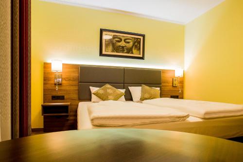 Guestroom, Naam Hotel & Apartments Frankfurt City-Messe Airport in Frankfurt West Guestroom, Naam Hotel & Apartments Frankfurt City-Messe Airport in Frankfurt West