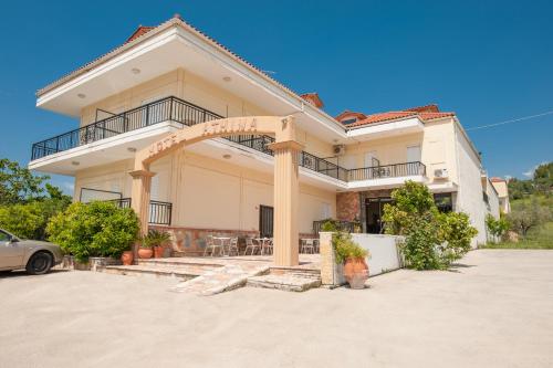 ทางเข้า, Athina Hotel in เครซเทนา ทางเข้า, Athina Hotel in เครซเทนา