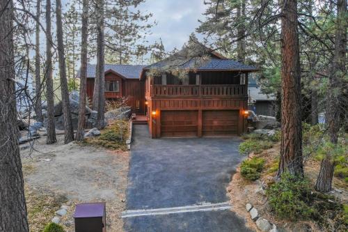 Skyland Retreat - Max nighttime occupancy of 8 in Zephyr Cove (NV) Skyland Retreat - Max nighttime occupancy of 8 in Zephyr Cove (NV)