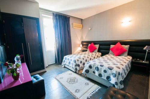 Hotel De La Paix in 빌 누벨 Hotel De La Paix in 빌 누벨