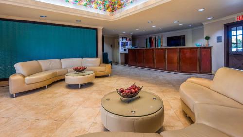 Előcsarnok, Best Western Plus La Mesa San Diego in La Mesa Előcsarnok, Best Western Plus La Mesa San Diego in La Mesa