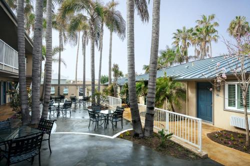 Entrance, PB Surf Beachside Inn in Pacific Beach Entrance, PB Surf Beachside Inn in Pacific Beach
