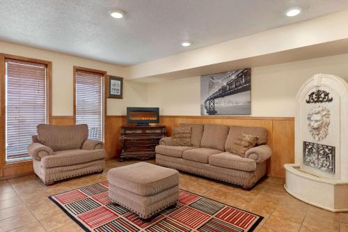 Lobby, Super 8 By Wyndham Waco University Area in Waco City Center Lobby, Super 8 By Wyndham Waco University Area in Waco City Center