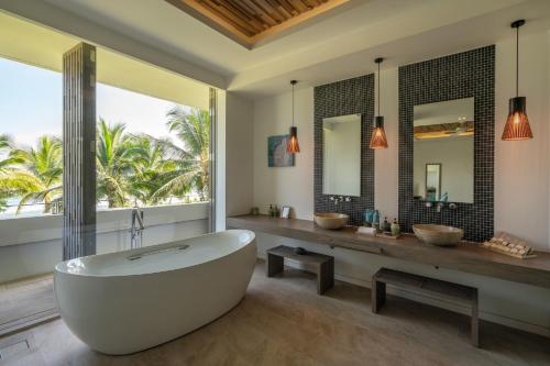 Bathroom, Mia Resort Nha Trang in Cam Hải Đông Bathroom, Mia Resort Nha Trang in Cam Hải Đông
