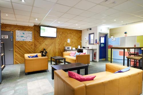 Shared lounge/TV area, St Christopher's Inn Shepherd's Bush Hostel in London Shared lounge/TV area, St Christopher's Inn Shepherd's Bush Hostel in London