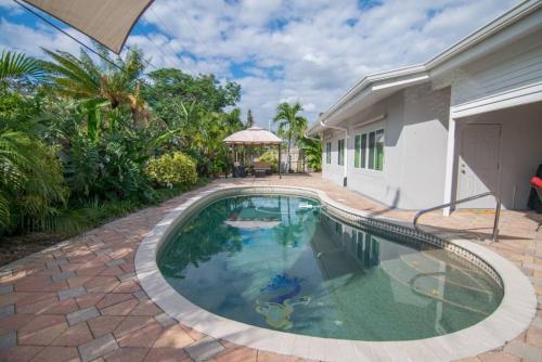 Chic Private Pool Home Minutes to Bonita Beaches in 波尼他泉 (FL) Chic Private Pool Home Minutes to Bonita Beaches in 波尼他泉 (FL)