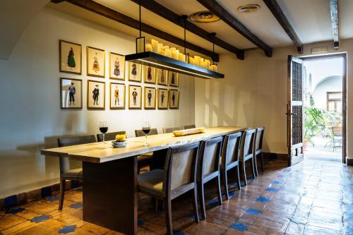 Bar/ Salón, Parador de Merida in Merida Bar/ Salón, Parador de Merida in Merida