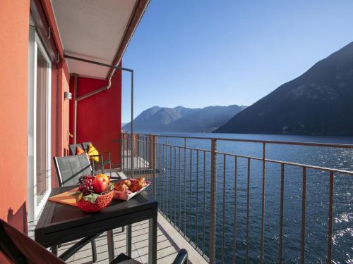 Balcony/terrace, Blue View Lugano Lake - Waterfront Cocoon in Valsolda Balcony/terrace, Blue View Lugano Lake - Waterfront Cocoon in Valsolda