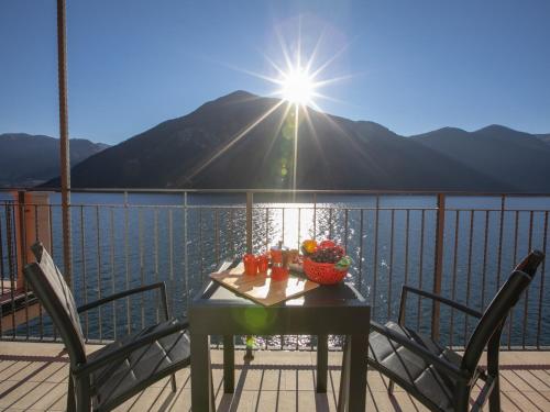 Balcony/terrace, Blue View Lugano Lake - Waterfront Cocoon in Valsolda Balcony/terrace, Blue View Lugano Lake - Waterfront Cocoon in Valsolda