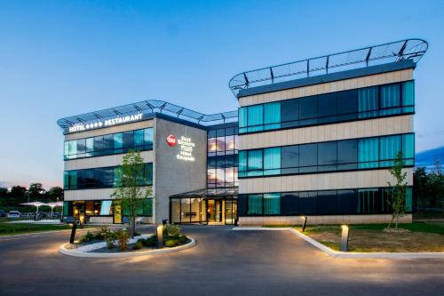 Vista exterior, Best Western Plus Hotel Escapade Senlis in Senlis Vista exterior, Best Western Plus Hotel Escapade Senlis in Senlis