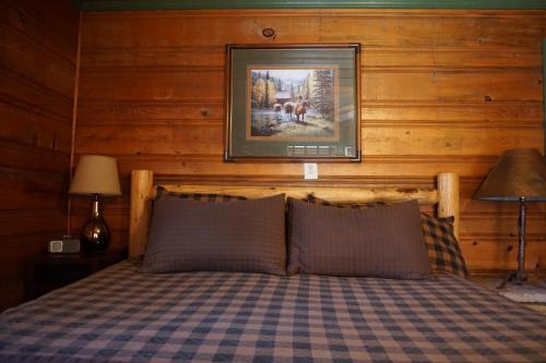 在meiguo.com看到的Shaver Lake Village Hotel的介绍图片