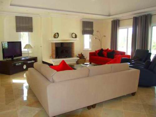 Almancil Villa Sleeps 8 Pool Air Con WiFi T480091 in ใจกลางเมืองอัลมันซิล Almancil Villa Sleeps 8 Pool Air Con WiFi T480091 in ใจกลางเมืองอัลมันซิล