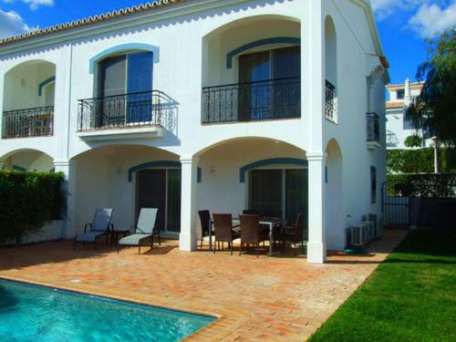 Vale do Lobo Villa Sleeps 4 Pool Air Con WiFi in อัลมานซิล Vale do Lobo Villa Sleeps 4 Pool Air Con WiFi in อัลมานซิล