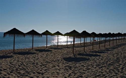 Vale do Lobo Villa Sleeps 4 Pool Air Con WiFi in อัลมานซิล Vale do Lobo Villa Sleeps 4 Pool Air Con WiFi in อัลมานซิล