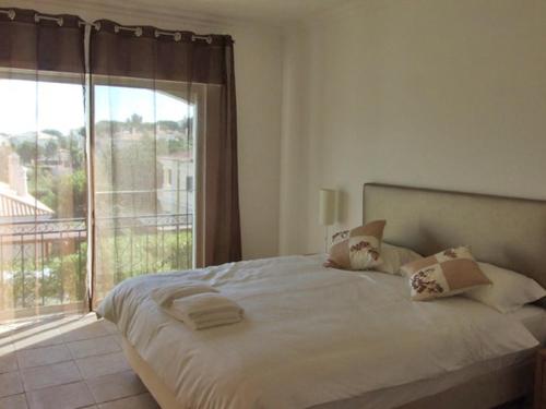 Vale do Lobo Villa Sleeps 4 Pool Air Con WiFi in อัลมานซิล Vale do Lobo Villa Sleeps 4 Pool Air Con WiFi in อัลมานซิล