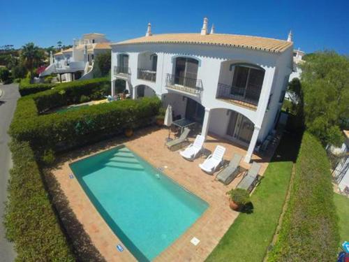 Vale do Lobo Villa Sleeps 4 Pool Air Con WiFi in อัลมานซิล Vale do Lobo Villa Sleeps 4 Pool Air Con WiFi in อัลมานซิล