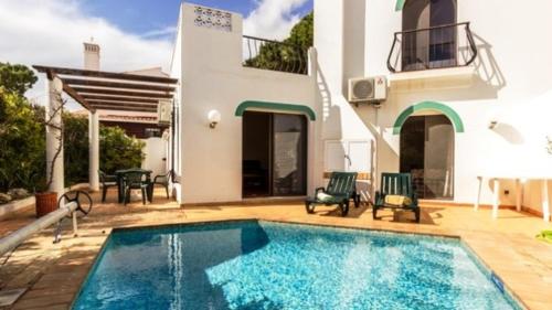 Vale do Garrao Villa Sleeps 4 Pool Air Con WiFi in หุบเขาการ์เรา Vale do Garrao Villa Sleeps 4 Pool Air Con WiFi in หุบเขาการ์เรา