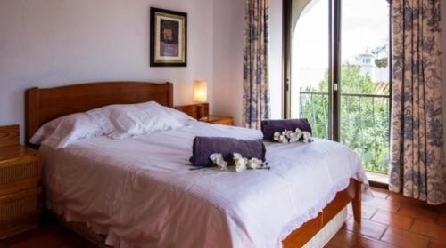 Vale do Garrao Villa Sleeps 4 Pool Air Con WiFi in หุบเขาการ์เรา Vale do Garrao Villa Sleeps 4 Pool Air Con WiFi in หุบเขาการ์เรา