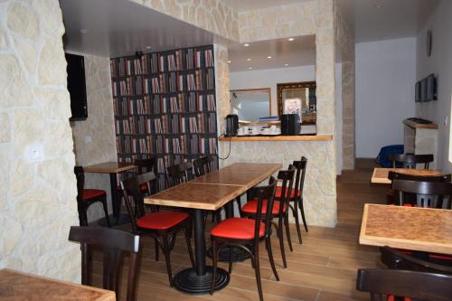 Közös társalgó / TV, Hostel Lyonnais in Vasútállomás Közös társalgó / TV, Hostel Lyonnais in Vasútállomás