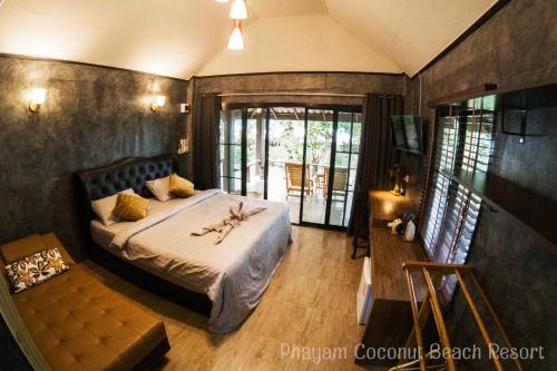Phayam Coconut Beach Resort in Koh Phayam (Ranong) Phayam Coconut Beach Resort in Koh Phayam (Ranong)